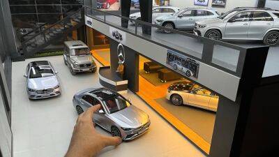 Блогер создал автосалон Mercedes-Benz в масштабе 1:18 - autocentre.ua - Mercedes-Benz