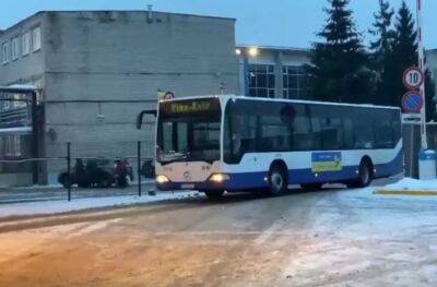 Виталий Кличко - Эдвардс Смилтенс - Латвия передала Киеву 10 городских автобусов - autocentre.ua - Киев - Украина - Латвия - Рига