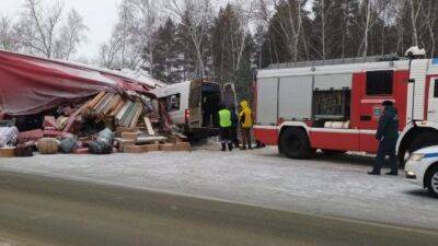 Микроавтобус и грузовик столкнулись в Пензенской области, два человека погибли, шестеро госпитализированы - usedcars.ru - Россия - Пензенская обл.