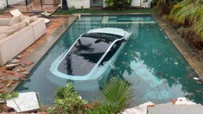 Водитель Tesla перепутал педали и заехал в бассейн главного юриста Disney - autocentre.ua - штат Калифорния - Лос-Анджелес