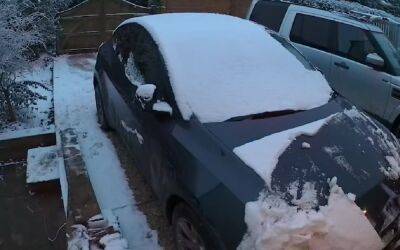 Ребенок показал, как не надо очищать снег с машины (видео) - zr.ru - Англия