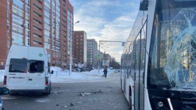 В Уфе столкнулись автобус и маршрутка, пострадал пассажир - usedcars.ru - республика Башкирия - Уфа
