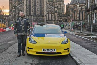 В знак поддержки Украины шотландец поселился в электромобиле Tesla - autocentre.ua - Украина - Россия - Шотландия