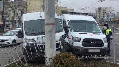 В Симферополе в ДТП попал автомобиль скорой помощи, есть пострадавшие - usedcars.ru - республика Крым - Симферополь
