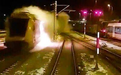 Горящий поезд-призрак «сбежал» от пожарных и полиции (видео) - zr.ru - Австрия