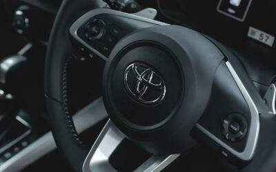 Дешевле Лады Весты: в Россию начали поставлять новую модель Toyota - zr.ru - Россия - Япония