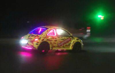 В Киеве замечен Volkswagen Beetle в необычно ярком тюнинге (видео) - autocentre.ua - Киев