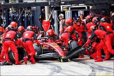 Механики Ferrari отрабатывают пит-стопы - f1news.ru - Бахрейн