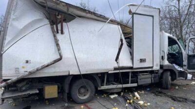 В Крыму грузовик снес столб и врезался в стену, водитель погиб - usedcars.ru - республика Крым