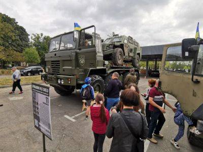 В День защитника прошла выставка военных автомобилей (видео) - autocentre.ua - Украина - Россия