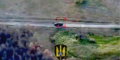 Оккупант довез горящий грузовик с БК к своим позициям и все там сжег — видео - nv.ua - Украина
