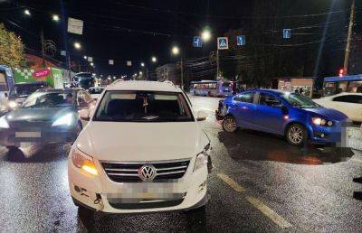 В Твери на проспекте Калинина столкнулись Volkswagen и Chevrolet - afanasy.biz - Тверь - Тверская обл.