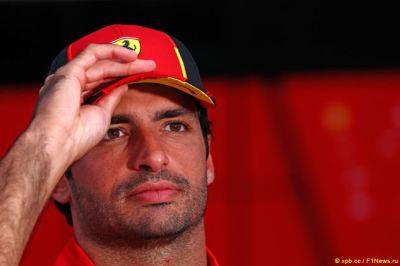 Карлос Сайнс - Максим Ферстаппен - Карлос Сайнс: Я хочу остаться в Ferrari - f1news.ru