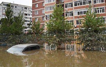 Улицы превратились в реки, плывут авто: российский Сахалин затопило из-за мощного тайфуна - charter97.org - Белоруссия