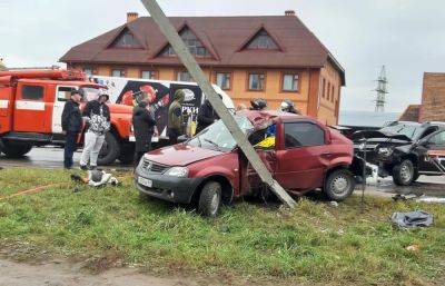 В Тверской области столкнулись два Renault: один из водителей зажат в салоне - afanasy.biz - Тверская обл.