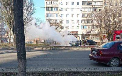 В Мариуполе взорвали авто российского полицейского - фото и видео - apostrophe.ua - Украина - Россия - Мариуполь