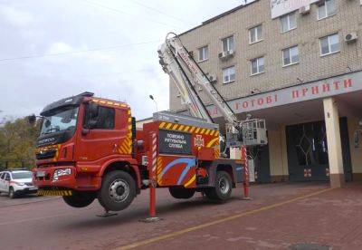 Запорожские спасатели показали в работе уникальный пожарный автоподъемник (видео) - autocentre.ua - Украина