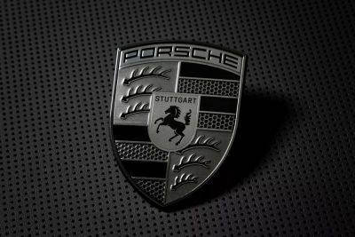 Версии Turbo моделей Porsche получили логотип в новом цвете и другое оформление салона - kolesa.ru - Штутгарт