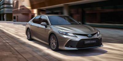 Конец эпохи. Toyota прекращает производство Camry V6 и TRD в 2025 году в пользу гибридов - nv.ua - Украина
