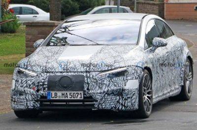 Фотографи вперше помітили електромобіль Mercedes-AMG GT4 - news.infocar.ua