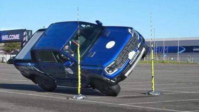 Двухметровый в ширину Ford Raptor проехал в 80-сантиметровое отверстие: как это ему удалось - auto.24tv.ua