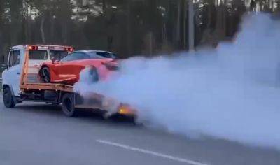 McLaren загорелся на эвакуаторе в Киеве - видео - apostrophe.ua - Киев - Украина - Одесса