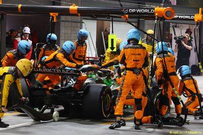 С.Перес - Оскар Пиастри - Валттери Боттас - DHL Fastest Pit Stop Award: Лучший пит-стоп у McLaren - f1news.ru - Катар