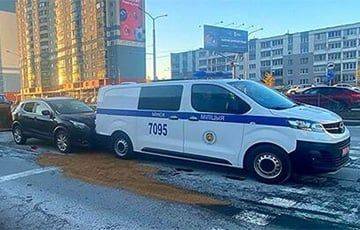 В Минске женщина на Nissan врезалась в машину Департамента охраны МВД - charter97.org - Белоруссия - Минск