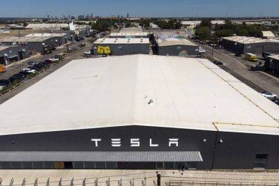 Илон Маск - Работники завода Tesla в Техасе — о взрывах, падениях и травмах от роботов - itc.ua - Украина - штат Техас