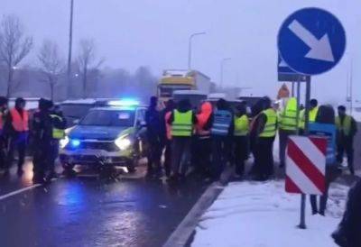 Украинские водители перекрыли дороги в Польше, протестуя против блокады границы - autocentre.ua - Украина - Польша - Дорогуск