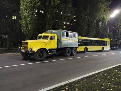 Как в Киеве работает интересный эвакуатор КрАЗ (видео) - autocentre.ua - Киев