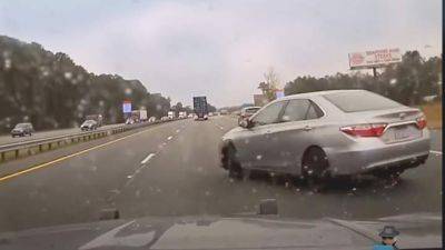 Toyota Camry оказалась неспособной убежать от полицейских: видео - auto.24tv.ua