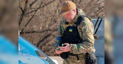 Ростислав Кравец - Из машины не выходите, документы не отдавайте: что делать, когда авто остановили военные и пытаются вручить повестку - fakty.ua - Украина