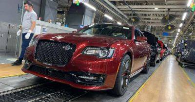 Ушла легенда: Chrysler прекратил выпуск своей самой знаменитой модели (фото) - focus.ua - Украина - Канада - Сша