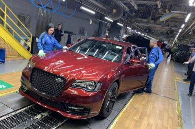 Hemi V (V) - Кристин Фьюэлл - Chrysler завершил производство седана 300C - autostat.ru - Сша