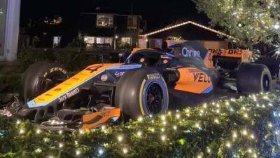 Настоящий McLaren F1 стал часть новогоднего украшения (видео) - autocentre.ua - Сша - штат Калифорния - Лос-Анджелес
