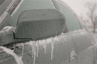 Почему может треснуть лобовое стекло в авто зимой – ошибка водителей - apostrophe.ua - Украина