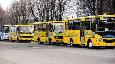 11 школьных автобусов и трактор установили национальный рекорд - auto.24tv.ua - Украина