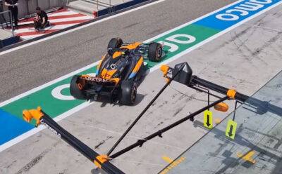 Оскар Пиастри - McLaren проводит съёмочный день в Бахрейне - f1news.ru - Бахрейн