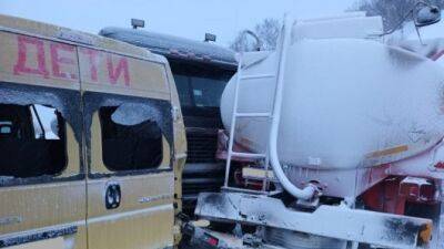 ДТП с участием школьного автобуса произошло на Сахалине, есть пострадавшие - usedcars.ru - Россия - Сахалинская обл.