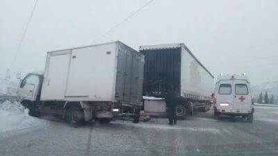 В столкновении двух грузовиков на трассе «Лена» в Якутии пострадал водитель - usedcars.ru - республика Саха - район Алданский