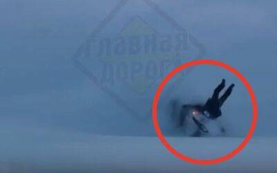 На видео показали опасную особенность снегохода — не делайте так! - zr.ru