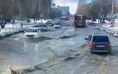Потоп в Димитровграде: машины плывут по улицам (видео) - zr.ru - Россия - Тольятти - Димитровград