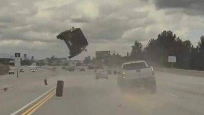 Kia Soul от столкновения с колесом опрокинулась в воздухе: видео - auto.24tv.ua - штат Калифорния - Лос-Анджелес - штат Индиана