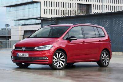 VW Touran отмечает 20-летие обновками: больше сенсоров в салоне и богаче оснащение - kolesa.ru