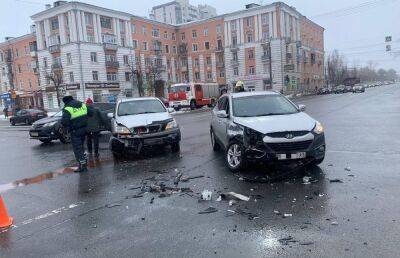 В Твери на площади Терешковой произошло ДТП с пострадавшими - afanasy.biz - Тверь - Тверская обл.