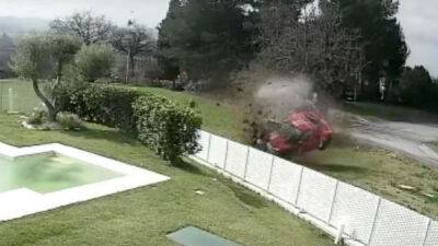 Два автомобиля Ferrari одновременно разбились об один забор (видео) - autocentre.ua - Италия