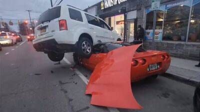 В США Honda Pilot припарковался на ярко-красный Corvette C5 (видео) - autocentre.ua - Сша