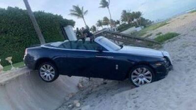 Royce Dawn - Пенсионерка на Rolls Royce врезалась в скульптуру за три миллиона долларов - auto.24tv.ua - Сша - штат Флорида