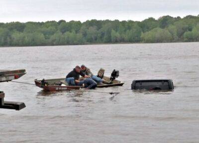 В Техасе женщина несколько часов провела в затонувшем Jeep Wrangler - autocentre.ua - Сша - штат Техас